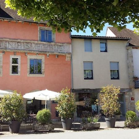Отель Le Relais De La Tour Capdenac-Gare Экстерьер фото